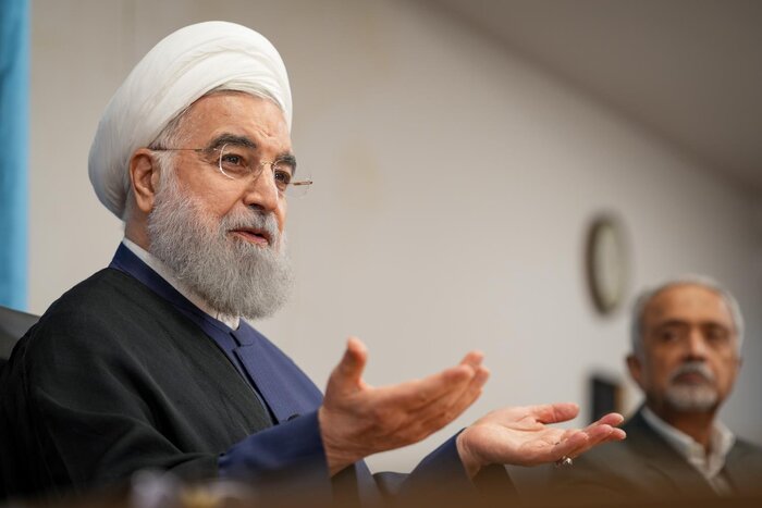 روحانی: ما میتوانیم هم نجنگیم، هم تسلیم نشویم/ باید رشد تورم را متوقف کرد