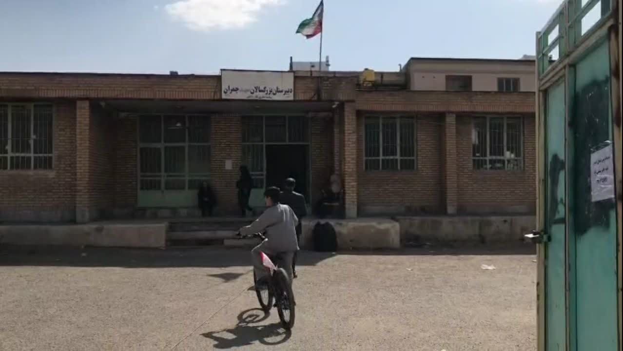 فیلم| چالش جابجایی ۲ دبستان در سلسله؛ زنگ خطر یا ایمنی؟