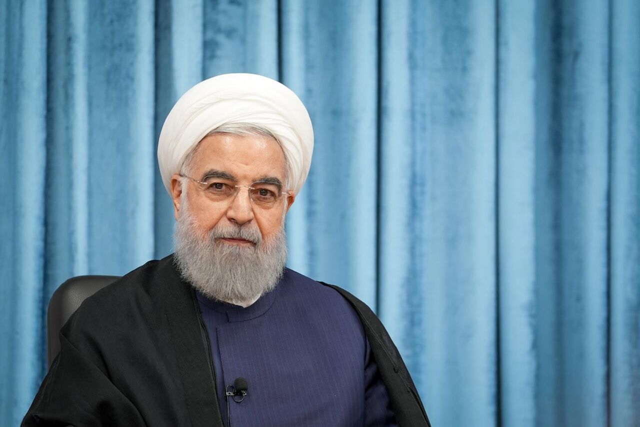 روحانی: ما می‌توانیم هم نجنگیم، هم تسلیم نشویم/ باید رشد تورم را متوقف کرد