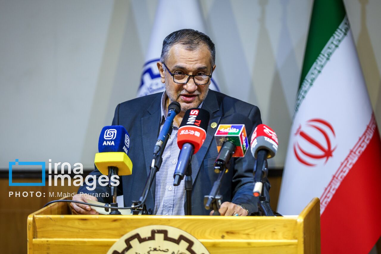 کلید حل مشکلات جامعه در تربیت نخبگان متعهد است