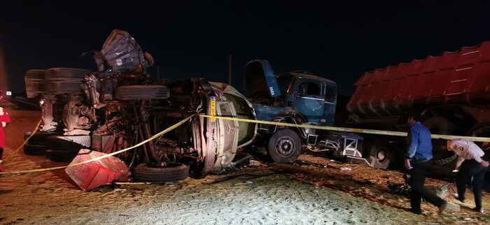 تصادف مرگبار تریلی با کامیون در آزادراه تهران - ساوه +فیلم