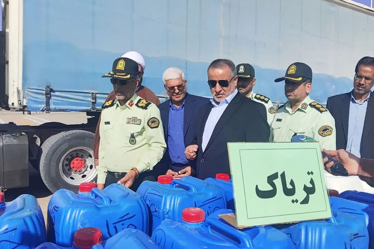 فیلم| بازدید استاندار خراسان جنوبی از کشفیات مواد مخدر فراجا