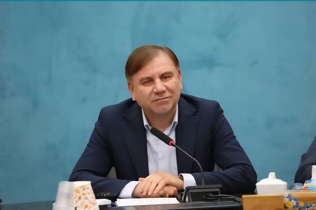 استاندار بوشهر: تکریم عملی خانواده‌های شهدا باید محور خدمت‌رسانی دستگاه‌های اجرایی باشد