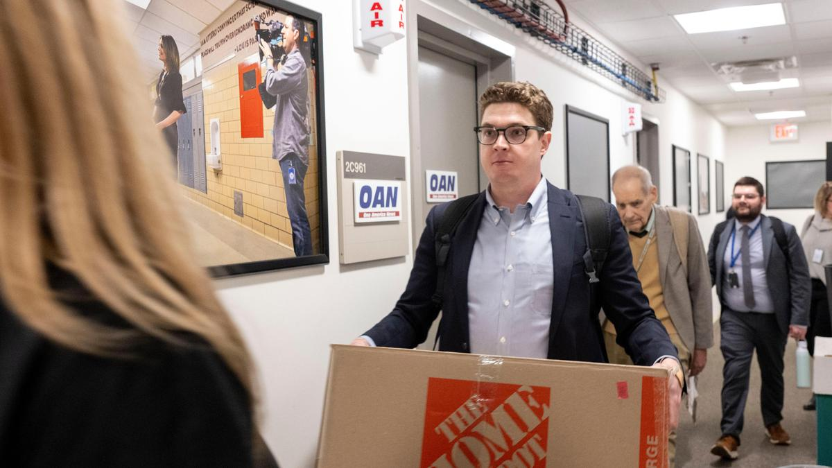 خبرنگاران معترض آمریکایی با تحویل کارتهای خود پنتاگون را ترک کردند