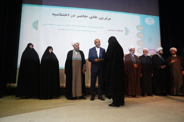استاندار کرمانشاه: زن ایرانی، نمونهای از تلفیق ایمان، عفاف و مسوولیت اجتماعی است