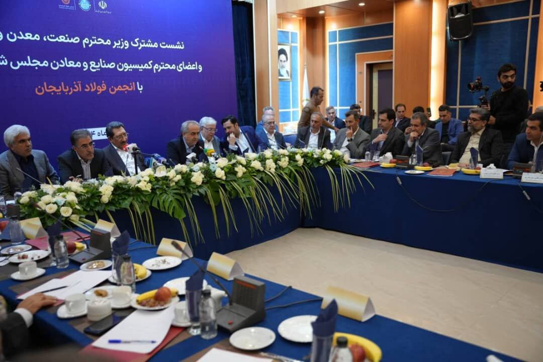 آغاز عرضه فولاد در تالار دوم/ بازگشت نرخ ارز به قیمت تالار اول منتفی شد