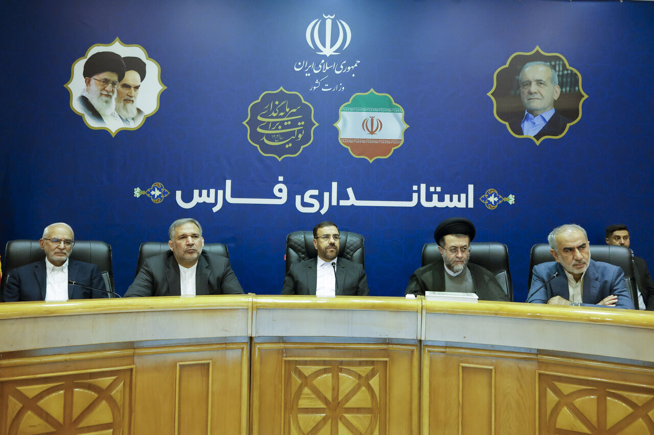 احیای ۳۶ کارخانه راکد وجهش تولید در فارس؛ ۱۰۱ طرح نیمه‌تمام در حوزه سرمایه‌گذاری نتیجه داد