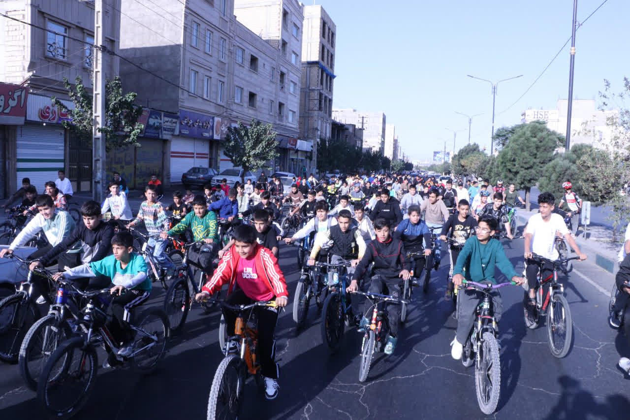 همایش بزرگ دوچرخه‌سواری صفادشت با حضور ۴۰۰ ورزشکار