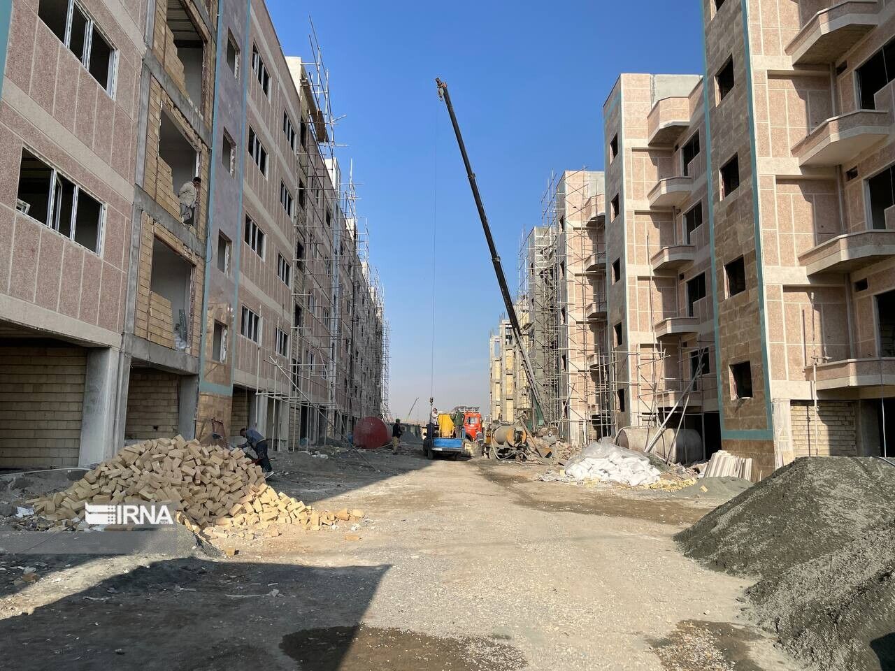 آغاز عملیات اجرایی ۵۰ واحد مسکن روستایی در هندوآباد اردستان با فناوری نوین