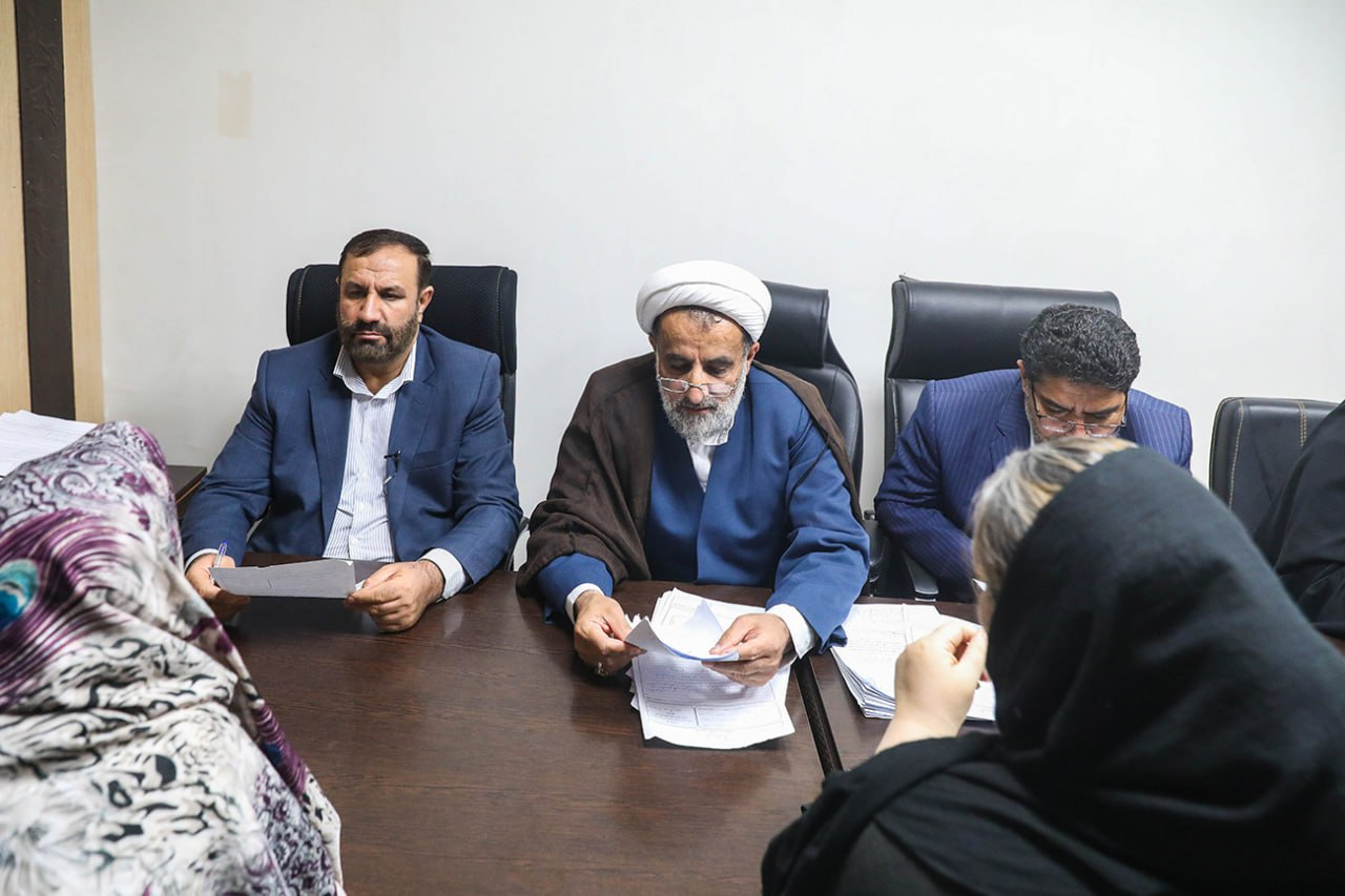 بازدید دادستان تهران و ۱۶۳ قاضی از ندامتگاههای استان/آزادی ۱۸۵ زندانی