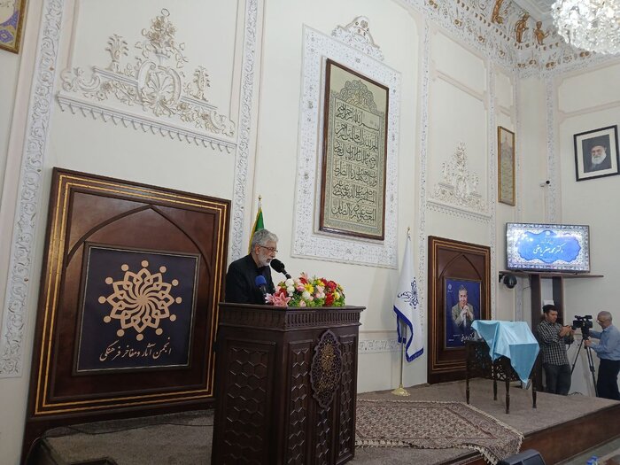 نکوداشت محمدجعفر یاحقی استاد زبان و ادب فارسی/ یاحقی:یک عمر به کار و وطن عشق ورزیدم