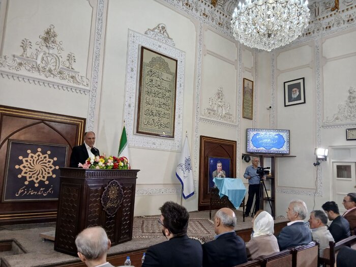 نکوداشت محمدجعفر یاحقی استاد زبان و ادب فارسی/ یاحقی:یک عمر به کار و وطن عشق ورزیدم