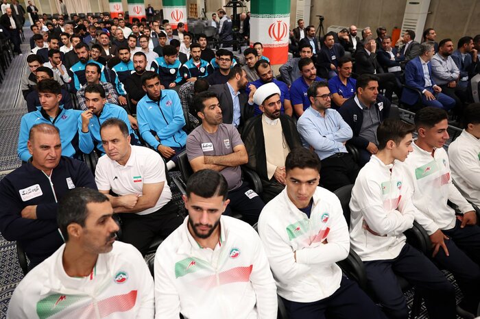 رهبر انقلاب خطاب به رئیسجمهور آمریکا: اصلاً شما چه کاره هستی!؟