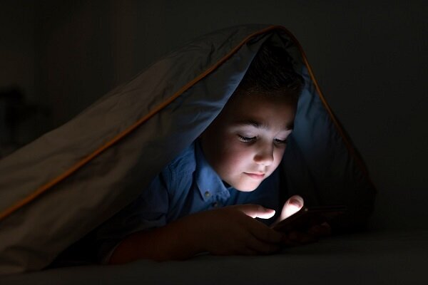 بیقراری در عصر نوتیفیکیشنها؛ چرا نوجوان امروز آرام نمیگیرد؟