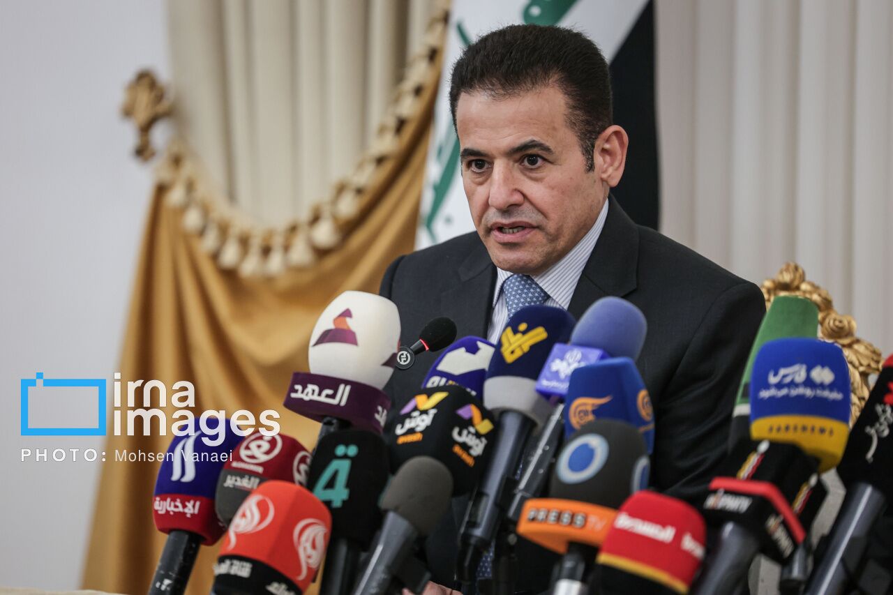 Irak ohranja majhen kontingent ameriških vojaških svetovalcev zaradi grožnje IS v Siriji