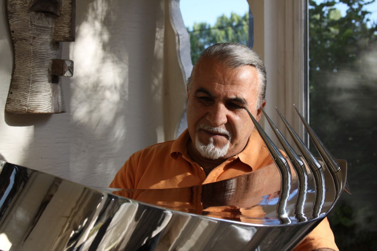 درگذشت شخصیت اصلی یک مستند/ فیلمبرداری «آهنربا» در فرانسه ادامه مییابد