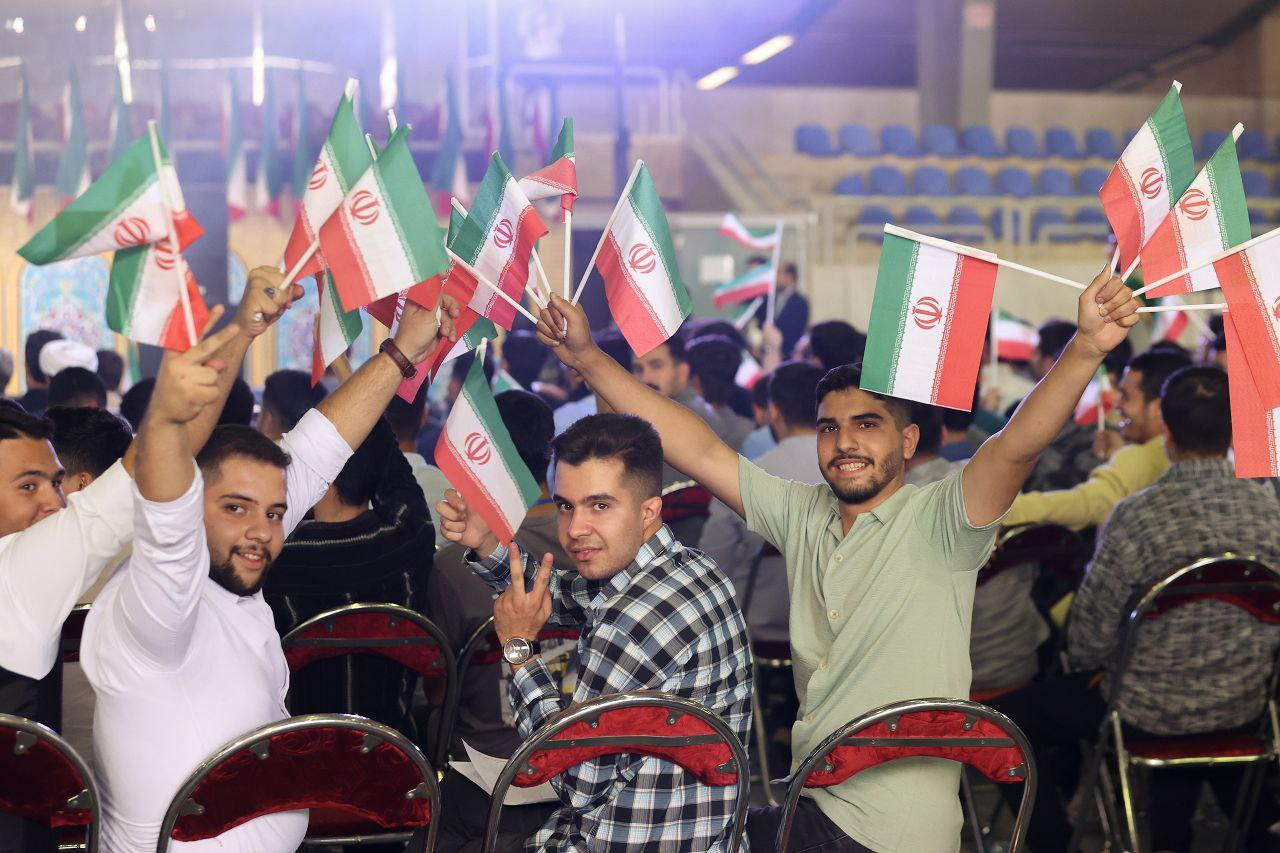 عارف: دانشگاه فرهنگیان باید در جایگاه ستاد عالی تربیت معلم باشد