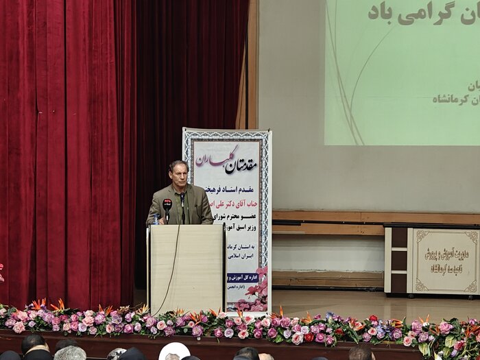 پیوند اولیا و مربیان در ذهن خانواده‌ها نباید فقط کمک مالی تعبیر شود