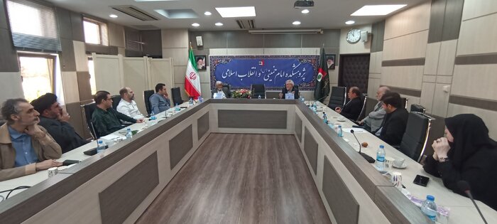 نشست تخصصی آسیب‌شناسی احزاب سیاسی در پژوهشکده امام‌ خمینی برگزار شد