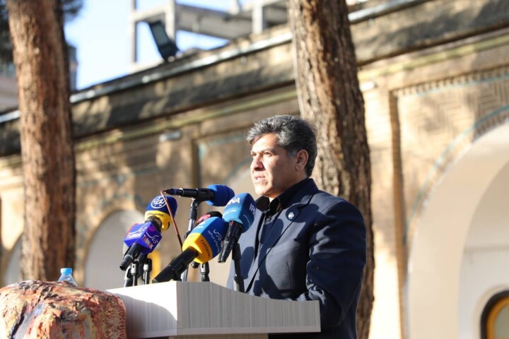 استاندار ایلام: جامعه امروز نیازمند نگاه عاطفی هنرمندان است