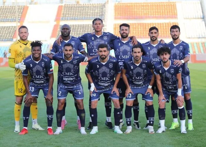 تیم فوتبال چادرملو به دنبال پیروزی در نخستین بازی خانگی