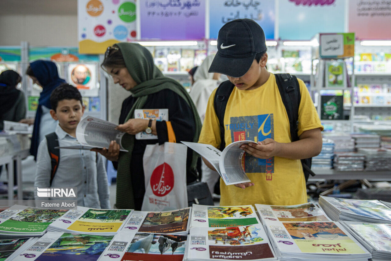 نمایشگاه کتاب بجنورد به مناسبت هفته دولت گشایش یافت