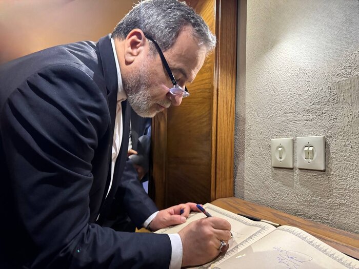 عراقچی از خانه رهبر انقلاب در مشهد دیدن کرد