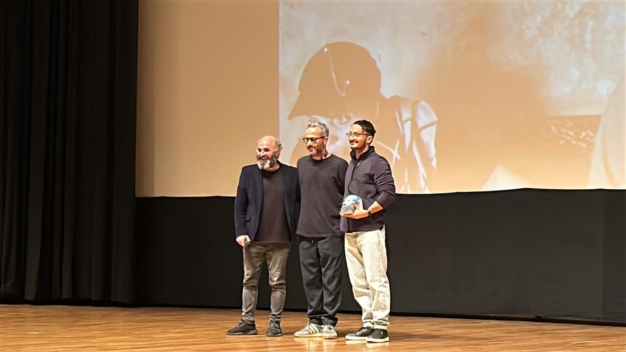 مخرج إيراني يفوز بجائزة أفضل فيلم في مهرجان باكو السينمائي الدولي مخرج إيراني يفوز بجائزة أفضل فيلم في مهرجان باكو السينمائي الدولي