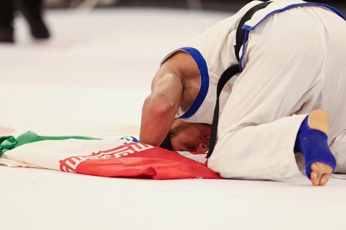 درخشش کرمانشاه در فینال MMA آسیا؛ امیرمحمد حاتمیان صاحب مدال طلا شد