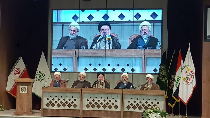 آیت الله خاتمی: مرحوم "میرزای نائینی" معتقد به آمیختگی دین با سیاست بود