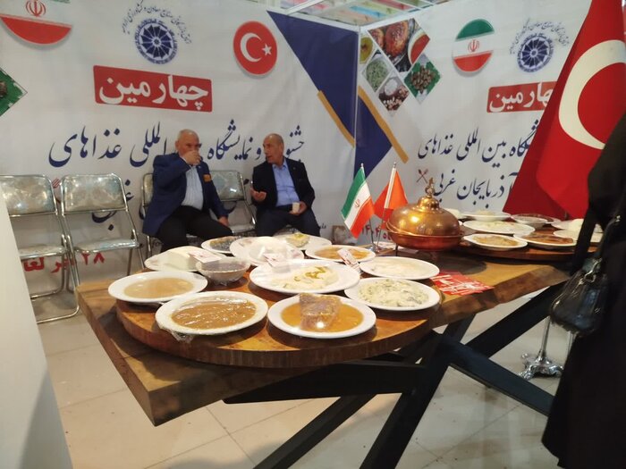 جشنواره غذاهای سنتی دوستی ملتها را تقویت میکند/میهماننوازی مردم ارومیه ستودنی است