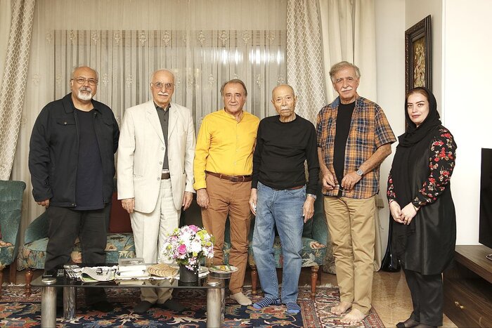 مدیران خانه سینما به عیادت «علی نصیریان» رفتند/دلتنگی آقای بازیگر برای تقوایی و مهرجویی