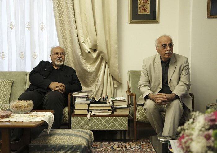 مدیران خانه سینما به عیادت «علی نصیریان» رفتند/دلتنگی آقای بازیگر برای تقوایی و مهرجویی