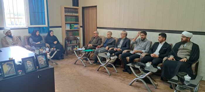 تاکید امام جمعه ملارد بر ایجاد شبکه توانمند هنرمندان بومی و محلی