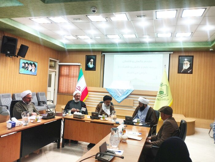 کتاب «اسرار ملکوت» با هدف بازخوانی اندیشه عرفانی امام در قم رونمایی شد