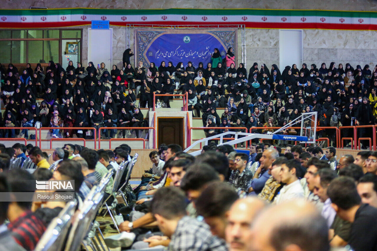 جشن استقبال از ۲ هزار دانشجوی جدید در دانشگاه مازندران