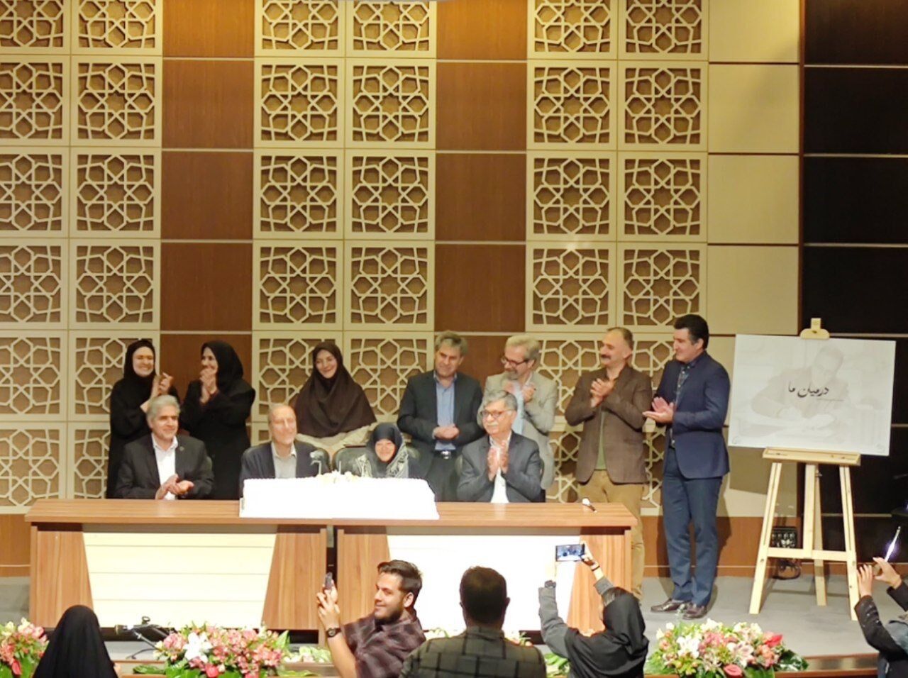 آرزوی خانیکی در تولد ۷۴ سالگی: امید دارم خداوند برای جوانان ایرانی افقی گشوده رقم بزند آرزوی خانیکی در تولد ۷۴ سالگی: امید دارم خداوند برای جوانان ایرانی افقی گشوده رقم بزند