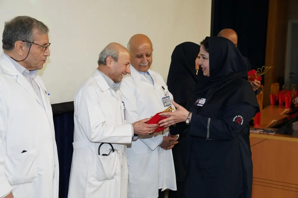 پرستاران نمونه دانشگاه علوم پزشکی تهران تقدیر شد/ بررسی مشکلات پرستاران با حضور رییس جمهور