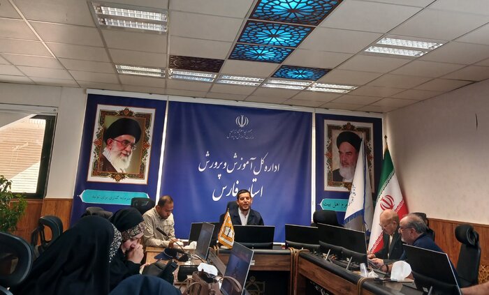 رئیس بسیج دانشآموزی فارس: دانشآموزان را در اوج بمباران فرهنگی دشمن تنها گذاشتهایم