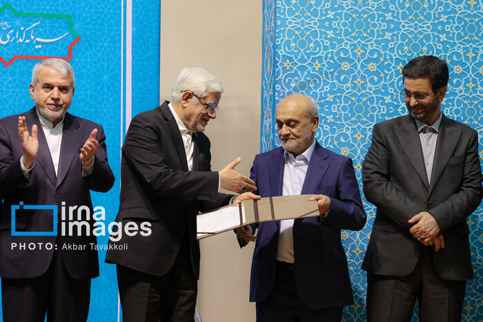 عارف: با عربستان رابطه صمیمانه داریم/ مرزها را باید با نگاه فرهنگی اداره کنیم نه امنیتی