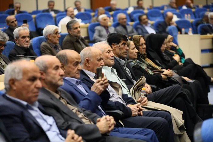 استاندار همدان: تجربه پیشکسوتان مسیر مدیریت استان را روشن می کند