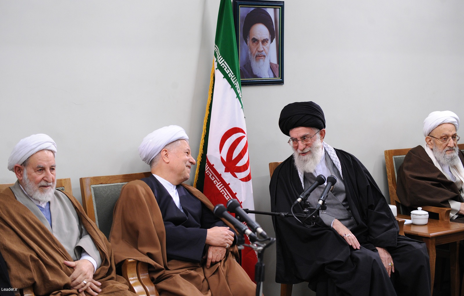 تفرقه و اختلافات داخلی به نفع کیست؟ / آب به آسیاب دشمن نریزیم