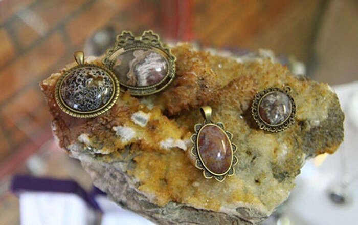 گوهر تراشی بر روی سنگ های قیمتی و نیمه قیمتی