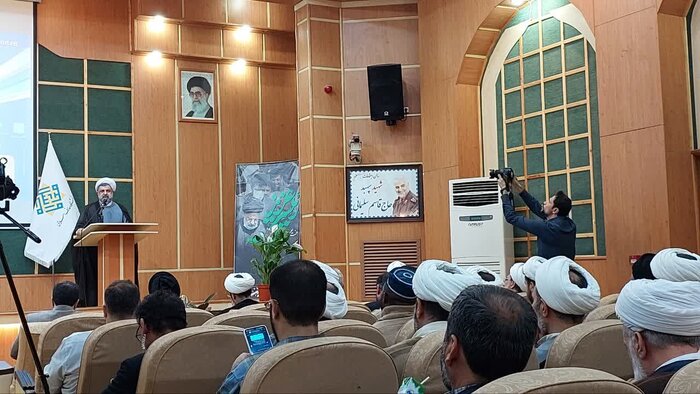 رهبر معظم انقلاب با امید به آینده کشور را به سمت پیشرفت هدایت میکنند