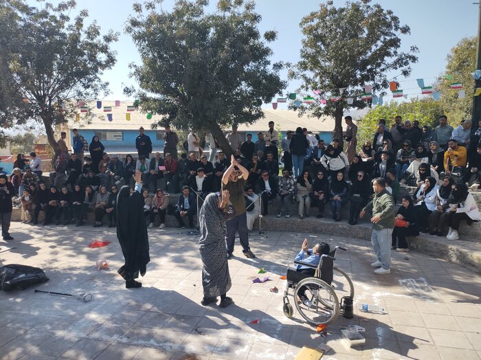 تئاتر خیابانی بهترین زبان برای شنیدن صدای هنرمندان توان‌یاب است