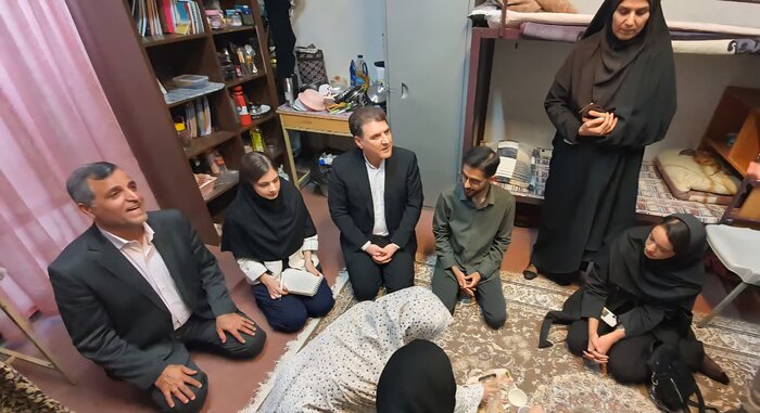 دیدار معاون سیاسی وزیر کشور با خانواده شهید «عمران رفیعی » در اصفهان