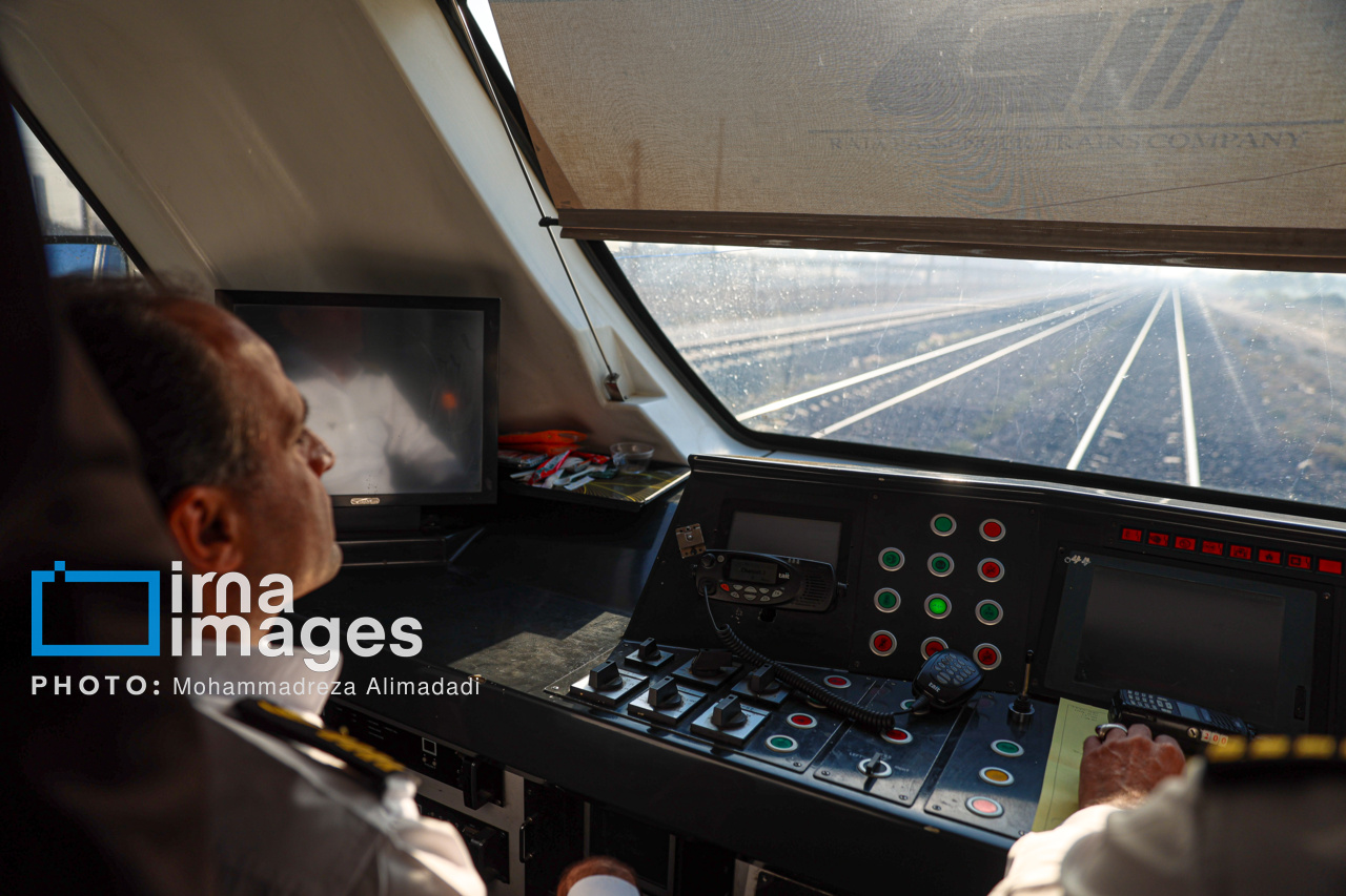 تاکید رییس جمهور بر تکمیل خطوط و اتصال ایستگاههای قطار حومهای و مترو