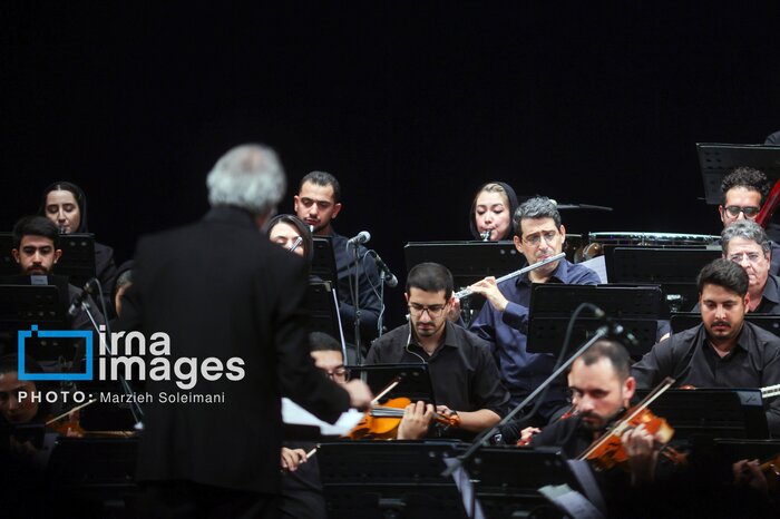 ارکستر ملی خاطرات دهه ۷۰ را زنده کرد/اجرای «شبانگان» تا «جوانی» + فیلم