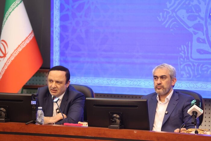 تاکید وزیر اقتصاد بر توسعه ایران از مسیر مناطق آزاد