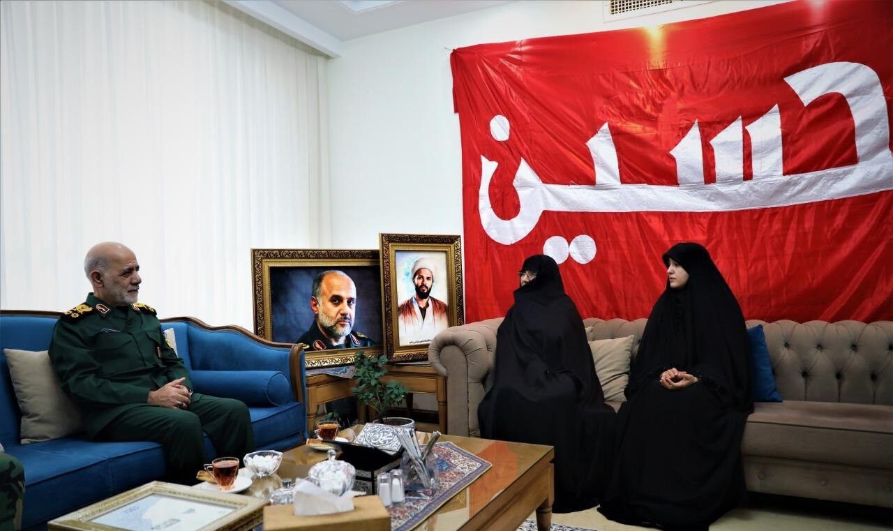 اعطای درجه سپهبدی به شهیدان غلامعلی رشید و علی شادمانی اعطای درجه سپهبدی به شهیدان غلامعلی رشید و علی شادمانی